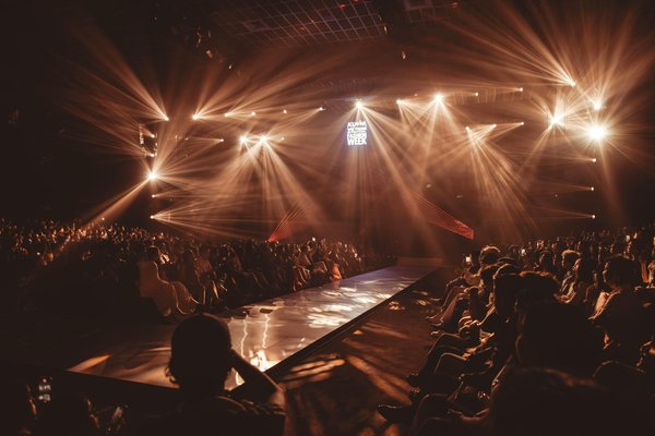 What are the top UK fashion tips for women to elevate their wardrobe?